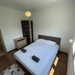 Entire 1-bedroom With Free Parking *