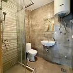 Daire Entire 1-bedroom With Free Parking
