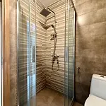 Entire 1-bedroom With Free Parking アパート *