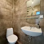 アパート Entire 1-bedroom With Free Parking *
