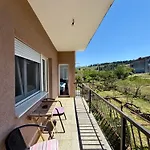 Entire 1-bedroom With Free Parking Daire