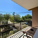 Entire 1-bedroom With Free Parking *
