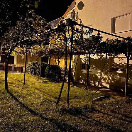 Appartement Entire 1-bedroom With Free Parking