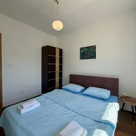 Entire 1-bedroom With Free Parking Daire