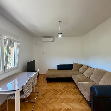 アパート Entire 1-bedroom With Free Parking *