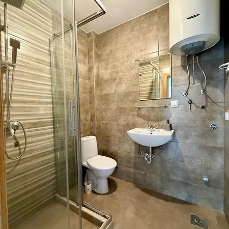 Appartement Entire 1-bedroom With Free Parking