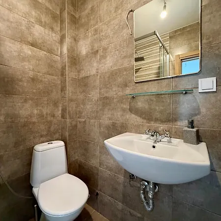 Appartement Entire 1-bedroom With Free Parking *