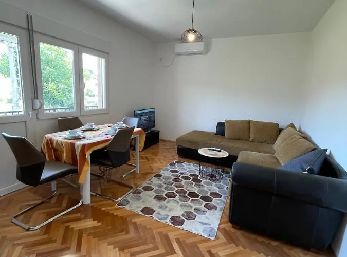 Appartement Entire 1-bedroom With Free Parking