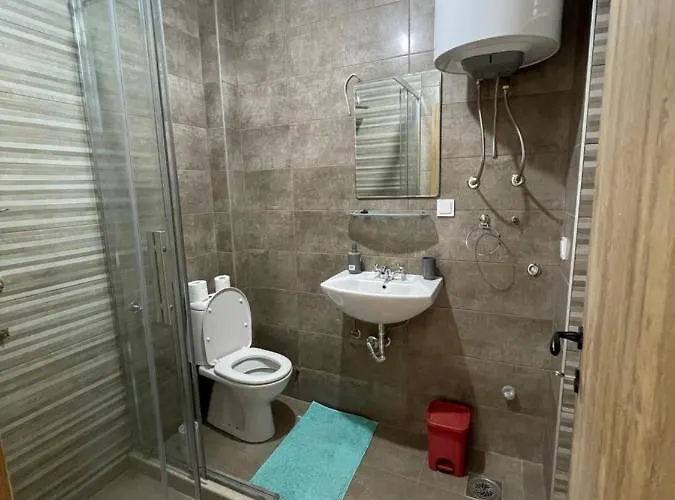 Entire 1-bedroom With Free Parking Апартаменты Подгорица