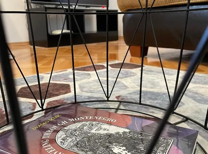 Entire 1-bedroom With Free Parking *